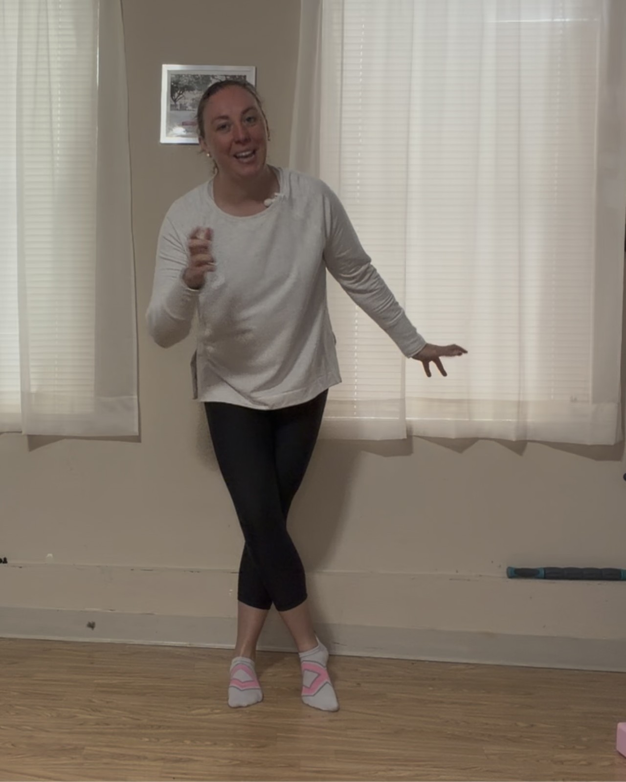 Jen Landry of Moms Fit Life crossing her legs to sneeze or cough